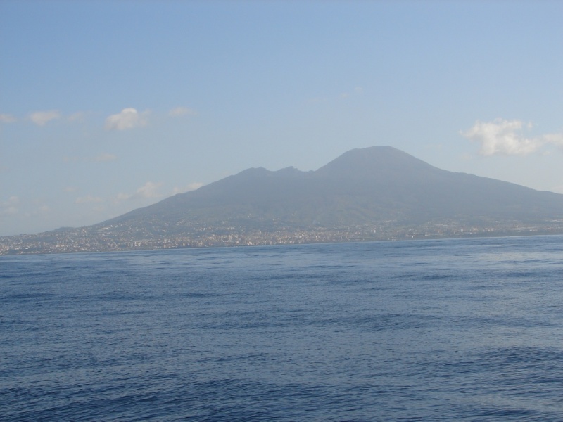 2008/03(March)/AroundTheWorld/Isle of Capri/800x600_Mt. Vesuvius and Mt. Somme Volcanos.jpg